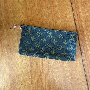 Authentic Louis Vuitton ponchette.